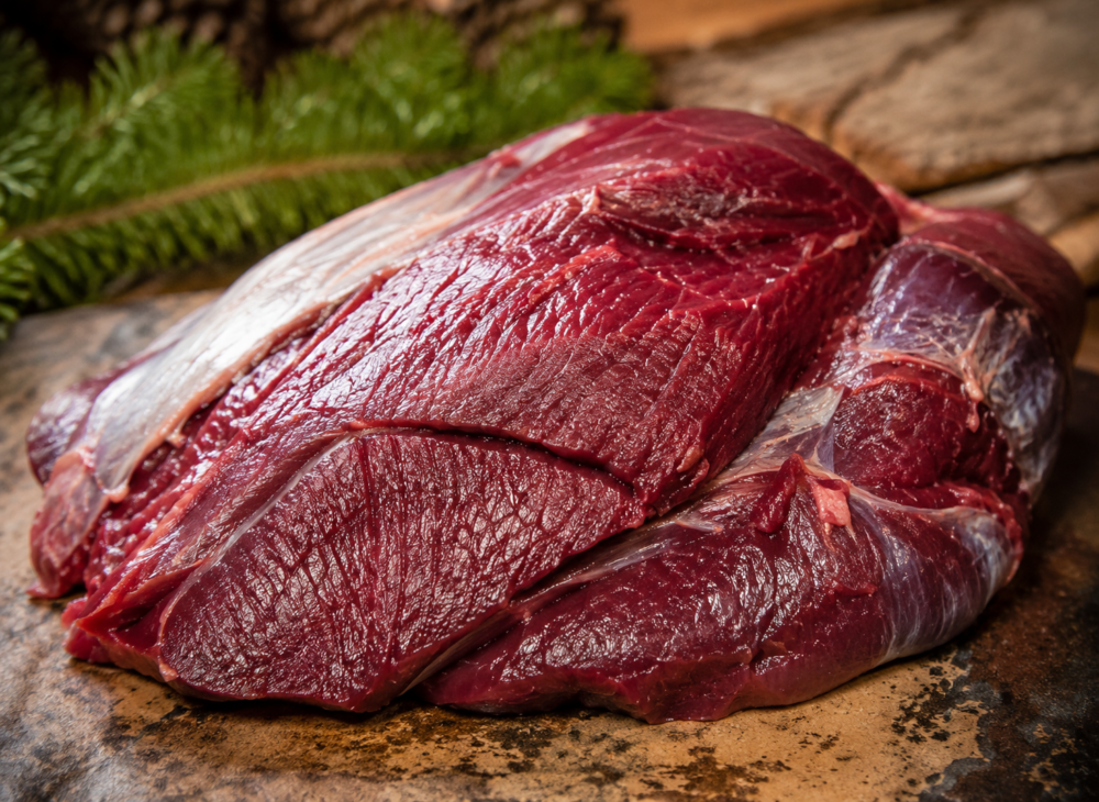 澄んだ赤身の鹿肉